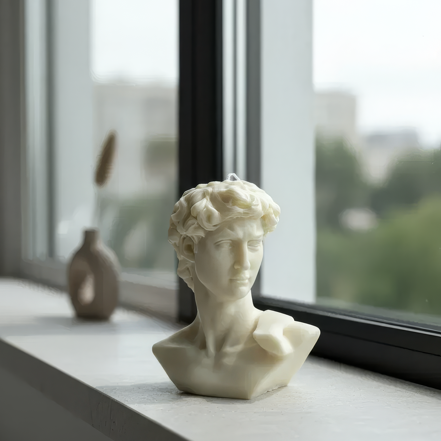 David Bust - Sculptural Candle – Luxury Soy Wax Candle. Luxury handcrafted soy wax Sculptural candle by Warm Warren London, designed for modern and timeless interiors. Uniq, luxury gift.