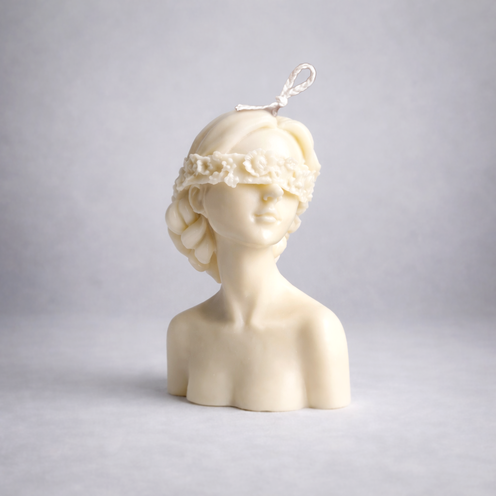 Blindfold Lady- Sculpture Candle - Hand-Painted Gold Edition Sculptural Candle Luxury handcrafted soy wax candle by Warm Warren London, designed for modern and timeless interiors. Uniq, luxury gift.
