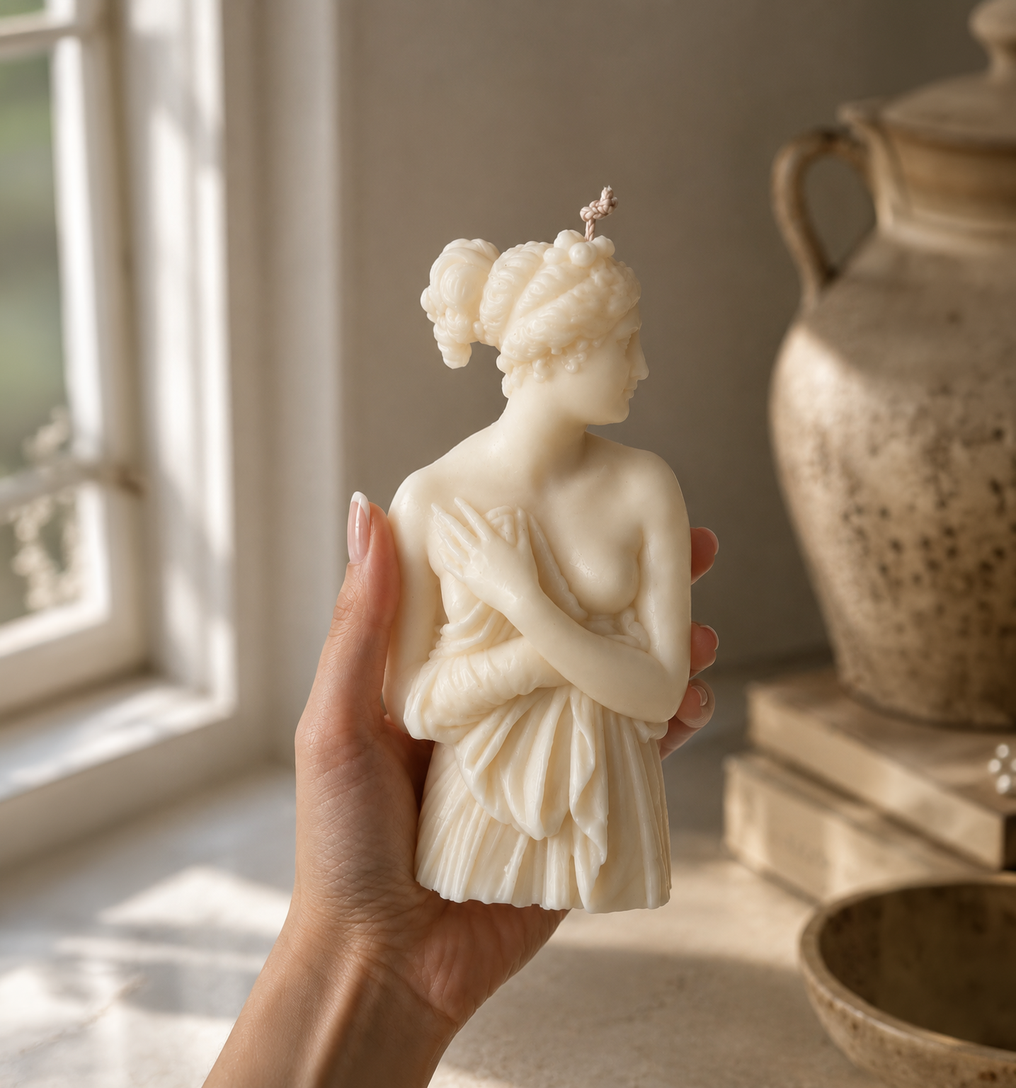 warm warren london handmade artisanal soy wax clean burn vegan large Venere Italica Women statue candle