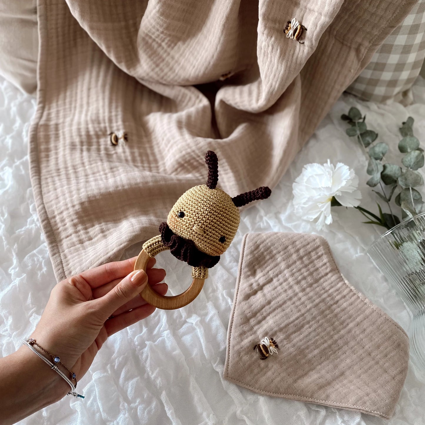 Embroidered Muslin Bee Baby Set