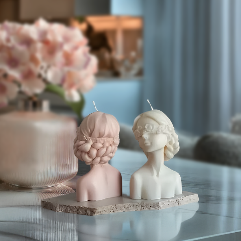 Blindfold Lady- Sculpture Candle - Hand-Painted Gold Edition&nbsp; Sculptural Candle Luxury handcrafted soy wax candle by Warm Warren London, designed for modern and timeless interiors. Uniq, luxury gift.