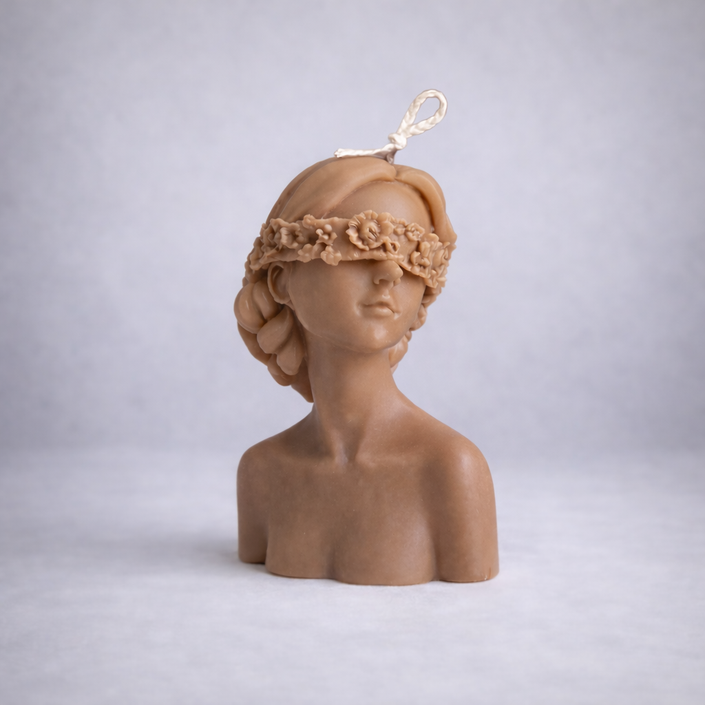 Gözleri Bağlı Kadın Heykeli Mum