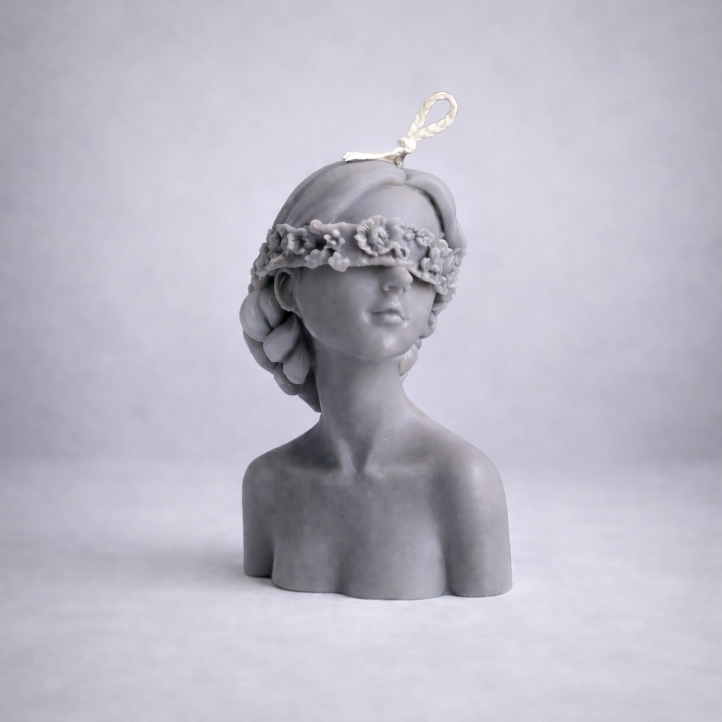 Gözleri Bağlı Kadın Heykeli Mum